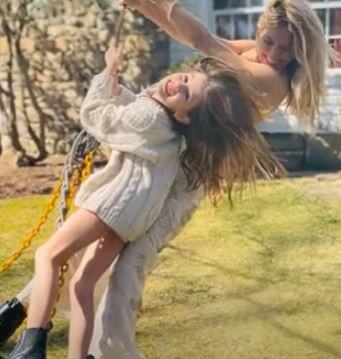 Marlowe Ottoline Layng Sturridge with her mother Sienna Miller.